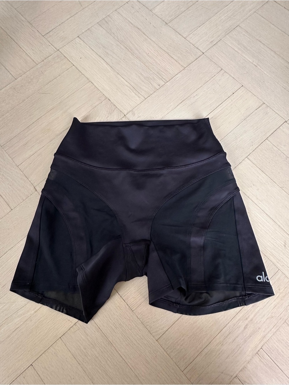 Alo Yoga Heat Wave Mesh Biker Shorts XS